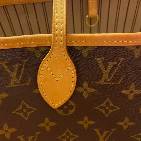 Louis Vuitton Monogram Neverfull MM - Picture 12 of 16